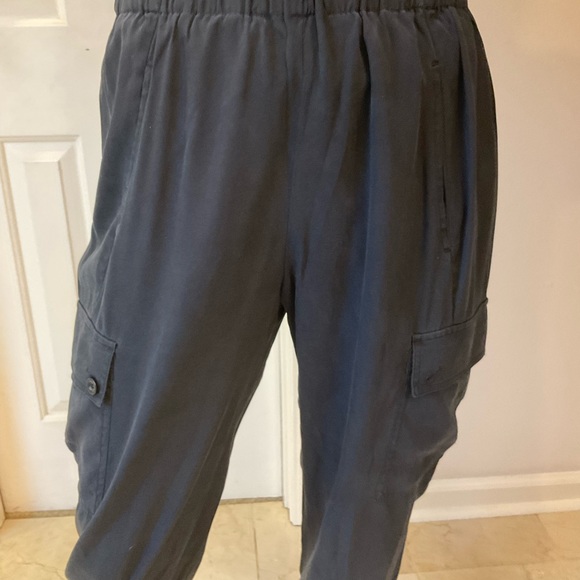 Vince Silk and Spandex Cargo Pants with Elastic Waist, Black, Comfy! Size Small - Picture 6 of 7